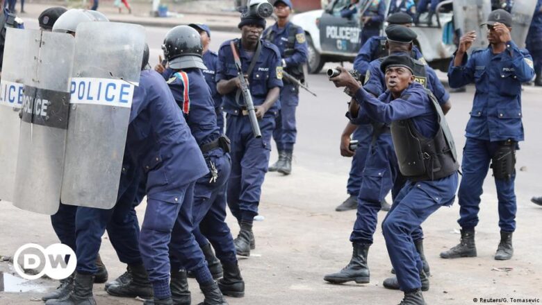 Troubles à Kinshasa : la police disperse des manifestants à Gombe, plusieurs magasins fermés