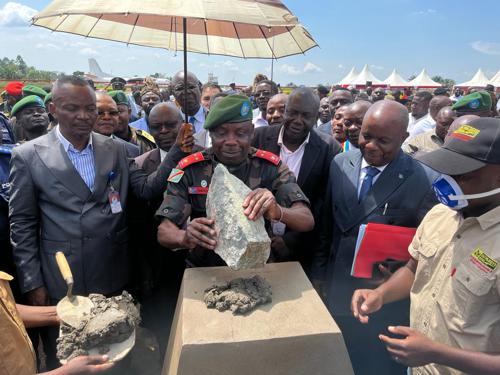 Le gouverneur du Nord-Kivu lance les travaux de modernisation de l’aérogare de Mavivi à Beni